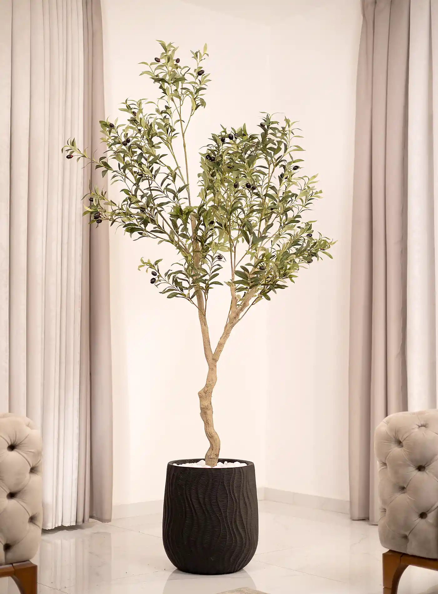 כד Villa Model גדול בשילוב עץ זית מלאכותי גדול