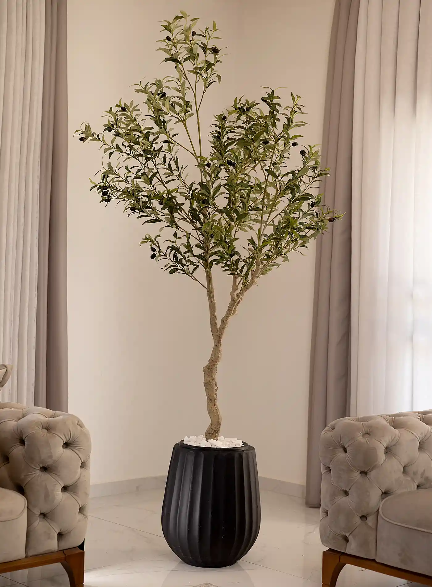 כד Elegance 45 בשילוב עץ זית מלאכותי גדול