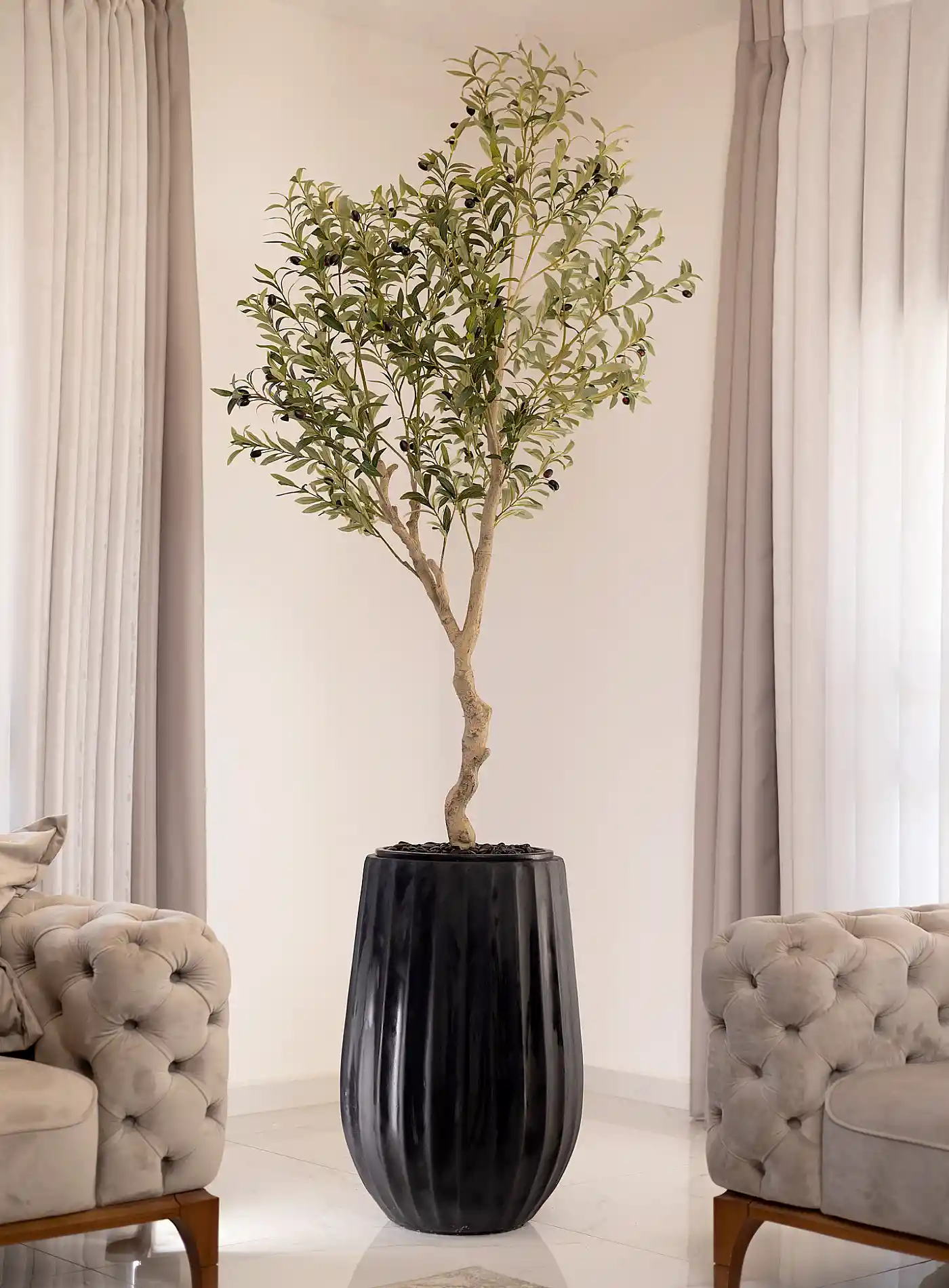כד Elegance 70 בשילוב עץ זית מלאכותי גדול