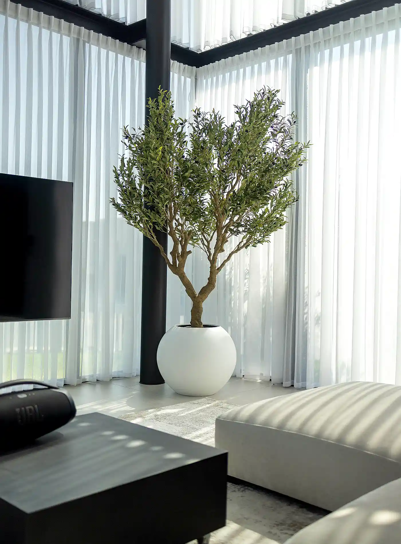 עץ זית מלאכותי ענק בשילוב כד JU MODEL